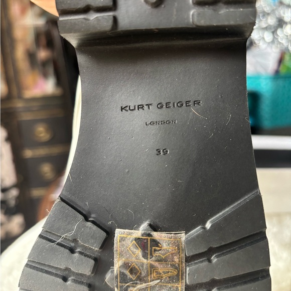 Kurt Geiger White women's Oxfords with Decorative Buttons - Picture 5 of 7